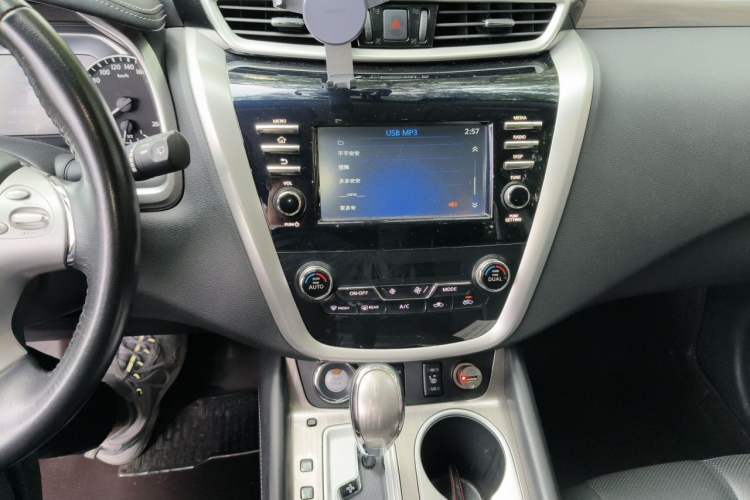 Used Nissan Murano 2017 2.5L XL Two-Wheel Drive Smart Edition Audio And AC Panel