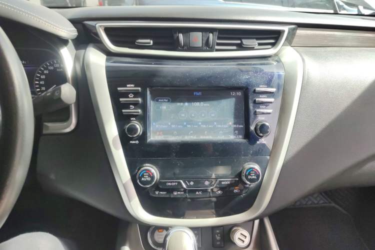 Used Nissan Murano 2017 2.5L XL Two-Wheel Drive Smart Edition Audio And AC Panel