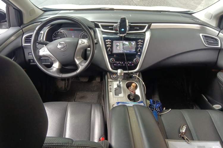 Used Nissan Murano 2017 2.5L XL Two-Wheel Drive Smart Edition Center Console