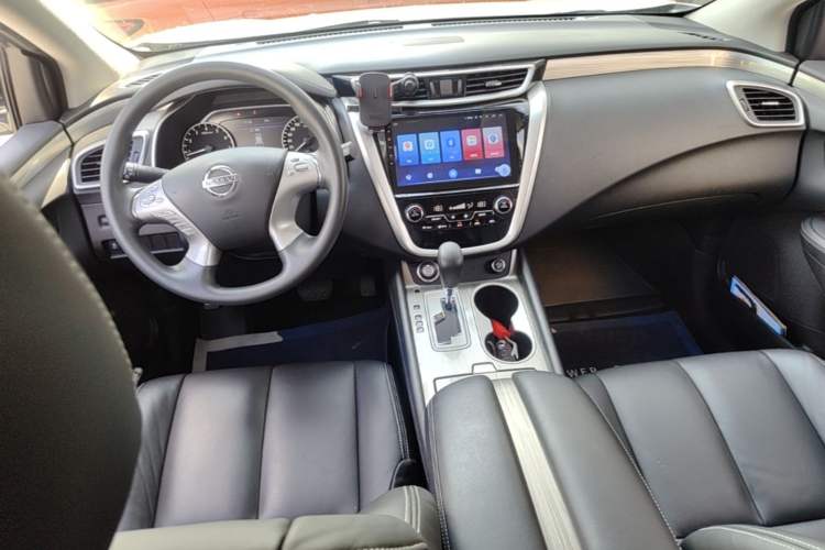 Used Nissan Murano 2017 2.5L XE Two-Wheel Drive Elite Edition Center Console