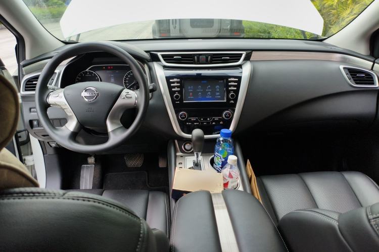 Used Nissan Murano 2017 2.5L XE Two-Wheel Drive Elite Edition Center Console