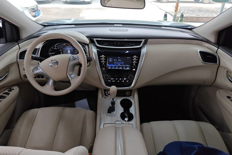 Used Nissan Murano 2017 2.5L XE Two-Wheel Drive Elite Edition Center Console