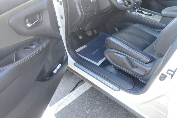 Used Nissan Murano 2017 2.5L XE Two-Wheel Drive Elite Edition Driver Seat