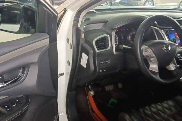 Used Nissan Murano 2017 2.5L XE Two-Wheel Drive Elite Edition Driver Seat