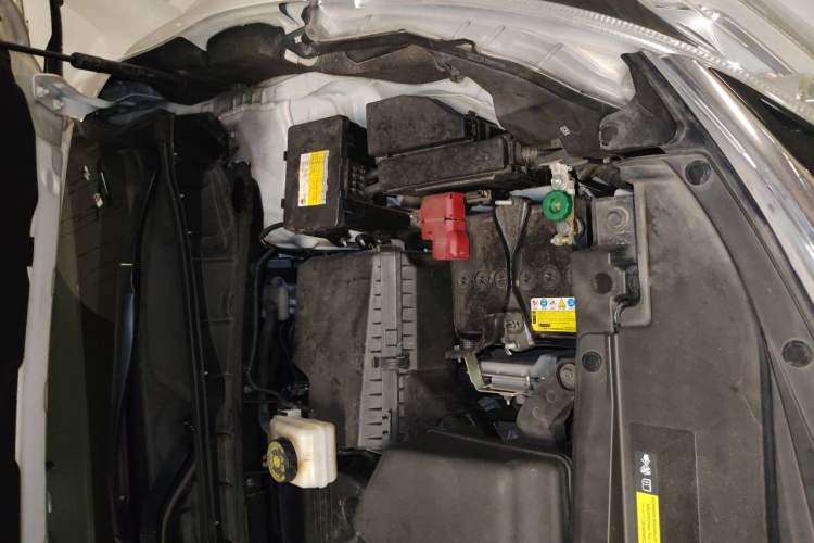 Used Nissan Murano 2017 2.5L XL Two-Wheel Drive Smart Edition Engine Bay Left
