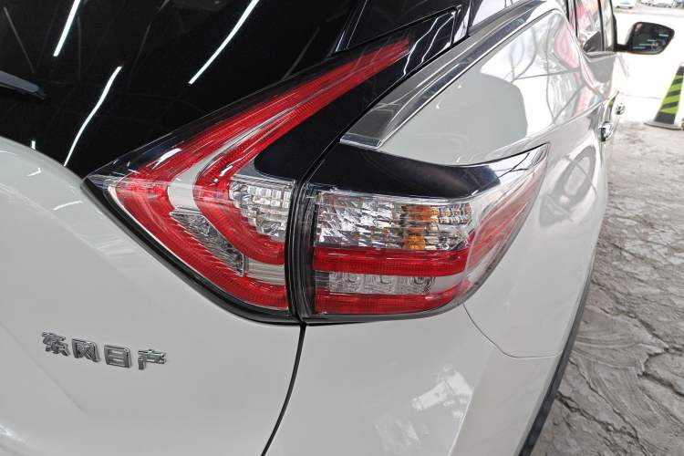 Used Nissan Murano 2017 2.5L XE Two-Wheel Drive Elite Edition Exterior 3