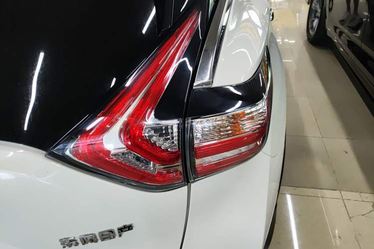 Used Nissan Murano 2017 2.5L XL Two-Wheel Drive Smart Edition Exterior 6