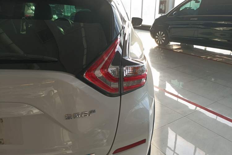 Used Nissan Murano 2017 2.5L XL Two-Wheel Drive Smart Edition Exterior 6
