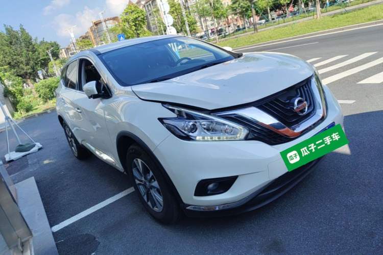 Used Nissan Murano 2017 2.5L XE Two-Wheel Drive Elite Edition Front Right 45 Deg