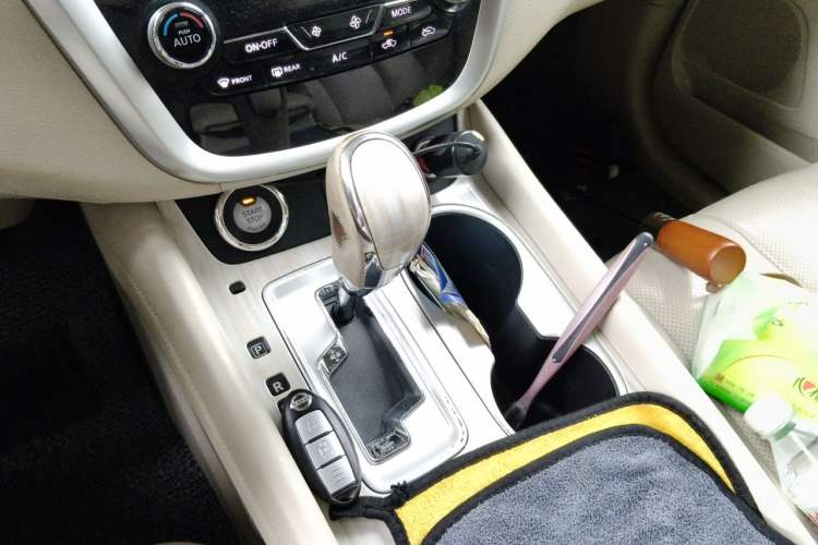 Used Nissan Murano 2017 2.5L XL Two-Wheel Drive Smart Edition Gear Lever