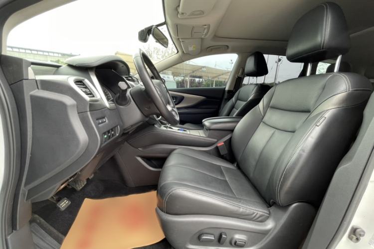 Used Nissan Murano 2017 2.5L XL Two-Wheel Drive Smart Edition Interior 2