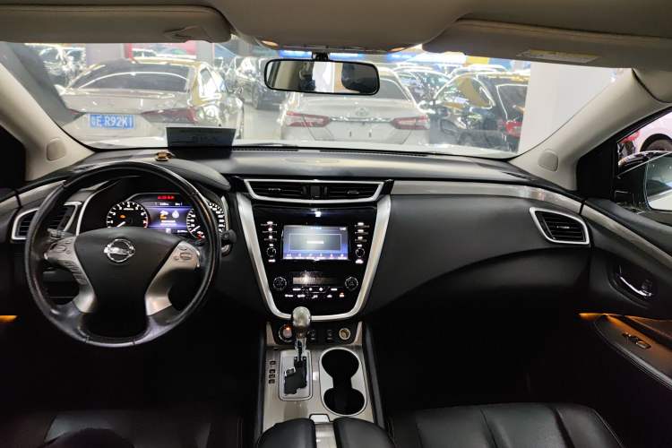 Used Nissan Murano 2017 2.5L XL Two-Wheel Drive Smart Edition Interior 2