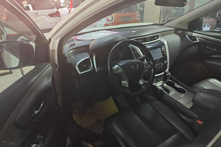 Used Nissan Murano 2017 2.5L XL Two-Wheel Drive Smart Edition Interior 2