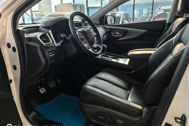 Used Nissan Murano 2017 2.5L XL Two-Wheel Drive Smart Edition Interior 2