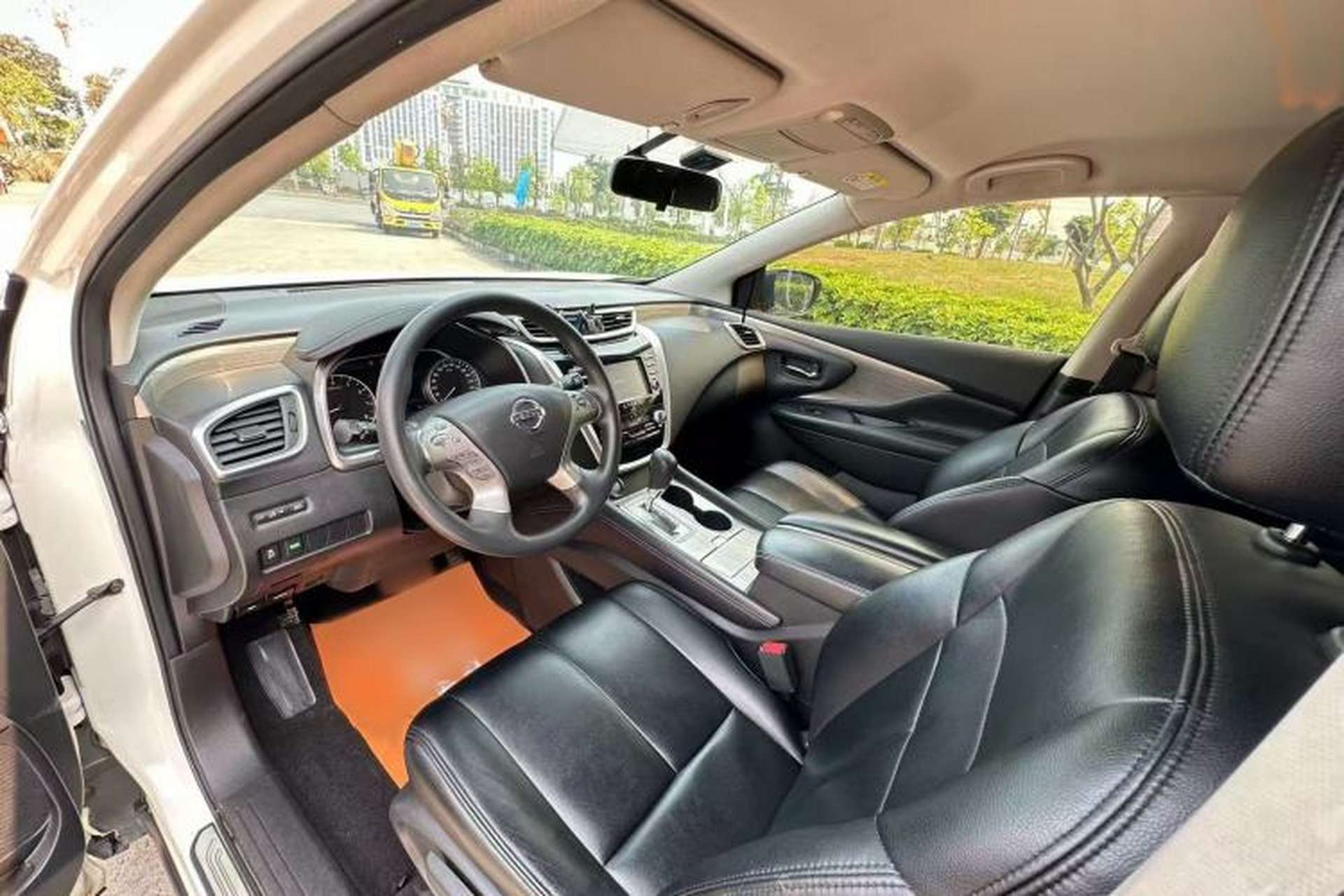 Used Nissan Murano 2017 2.5L XE Two-Wheel Drive Elite Edition Interior 2