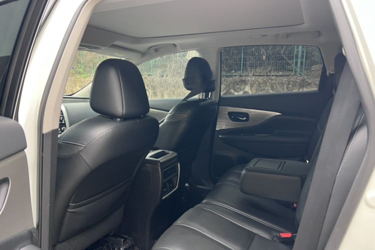 Used Nissan Murano 2017 2.5L XL Two-Wheel Drive Smart Edition Interior 3