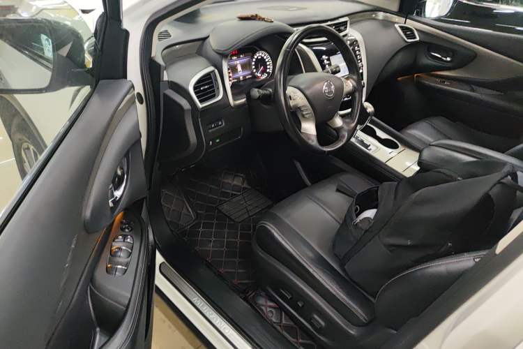 Used Nissan Murano 2017 2.5L XL Two-Wheel Drive Smart Edition Interior 3