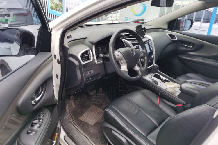 Used Nissan Murano 2017 2.5L XE Two-Wheel Drive Elite Edition Interior 3