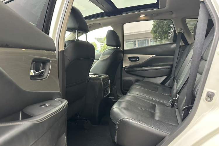 Used Nissan Murano 2017 2.5L XL Two-Wheel Drive Smart Edition Interior 3