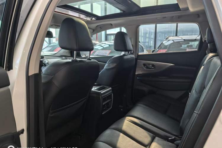 Used Nissan Murano 2017 2.5L XL Two-Wheel Drive Smart Edition Interior 3