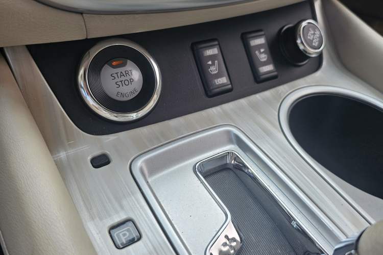 Used Nissan Murano 2017 2.5L XL Two-Wheel Drive Smart Edition Interior 3