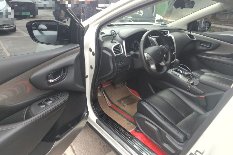 Used Nissan Murano 2017 2.5L XE Two-Wheel Drive Elite Edition Interior 3