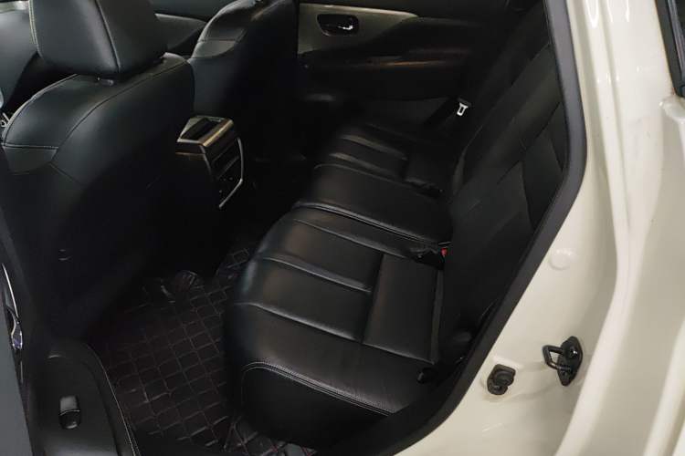 Used Nissan Murano 2017 2.5L XL Two-Wheel Drive Smart Edition Interior 4