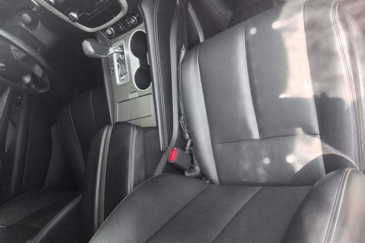 Used Nissan Murano 2017 2.5L XL Two-Wheel Drive Smart Edition Interior 4