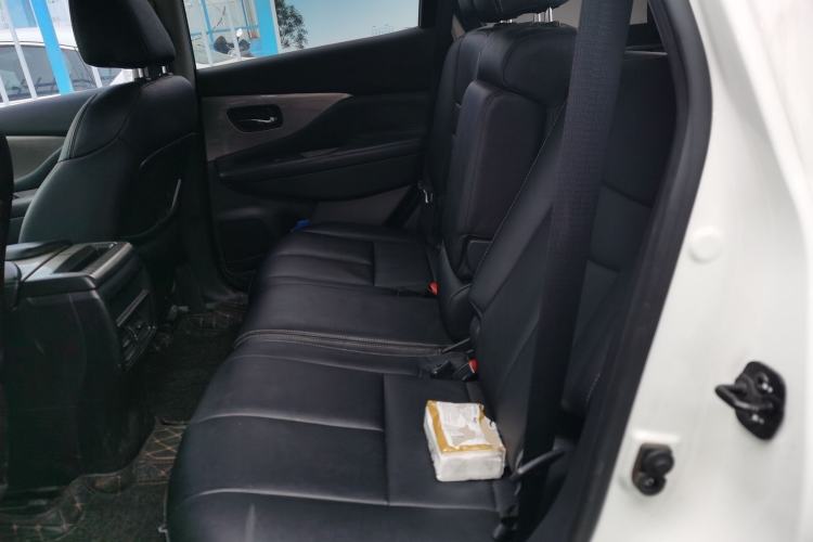 Used Nissan Murano 2017 2.5L XE Two-Wheel Drive Elite Edition Interior 4