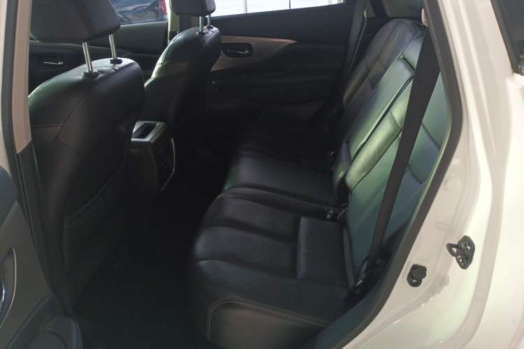 Used Nissan Murano 2017 2.5L XL Two-Wheel Drive Smart Edition Interior 4