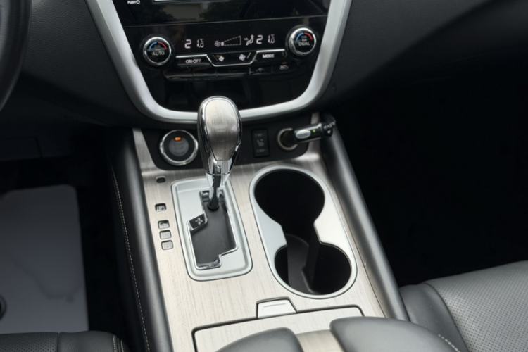 Used Nissan Murano 2017 2.5L XL Two-Wheel Drive Smart Edition Interior 9