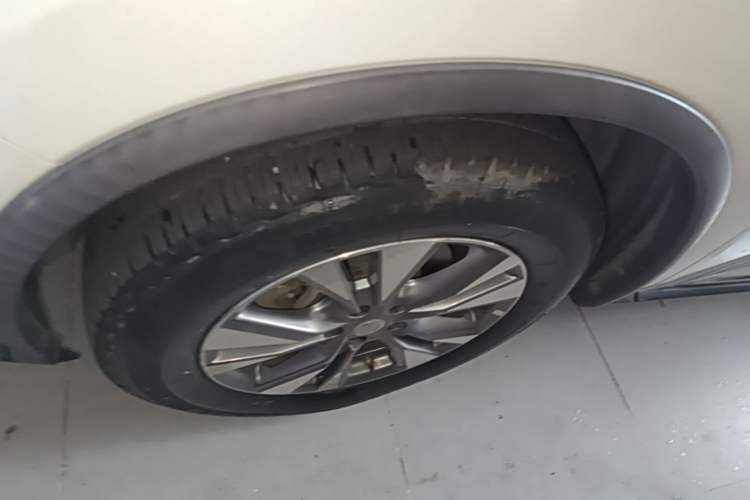 Used Nissan Murano 2017 2.5L XE Two-Wheel Drive Elite Edition Left Front Wheel Hub