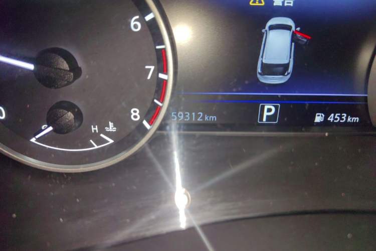 Used Nissan Murano 2017 2.5L XE Two-Wheel Drive Elite Edition Odometer Close Up