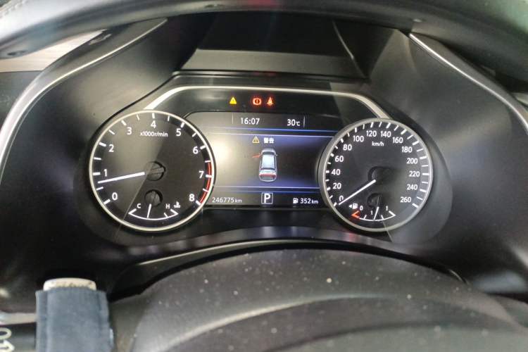 Used Nissan Murano 2017 2.5L XE Two-Wheel Drive Elite Edition Odometer Close Up