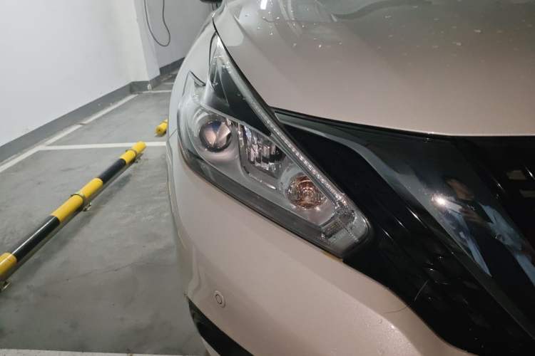 Used Nissan Murano 2017 2.5L XL Two-Wheel Drive Smart Edition Right Front Headlight