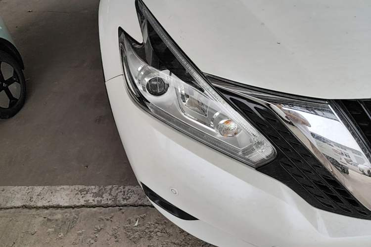 Used Nissan Murano 2017 2.5L XL Two-Wheel Drive Smart Edition Right Front Headlight
