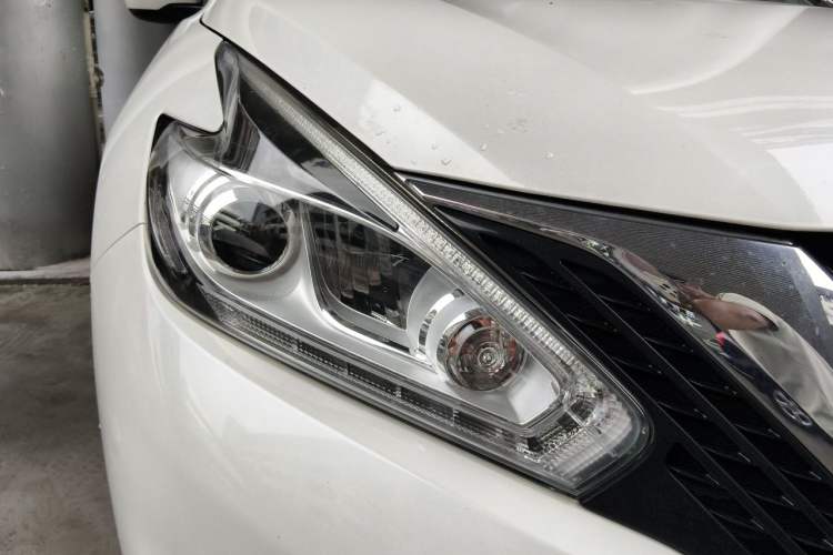 Used Nissan Murano 2017 2.5L XL Two-Wheel Drive Smart Edition Right Front Headlight