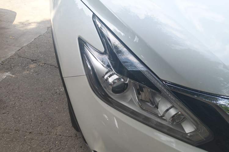 Used Nissan Murano 2017 2.5L XL Two-Wheel Drive Smart Edition Right Front Headlight