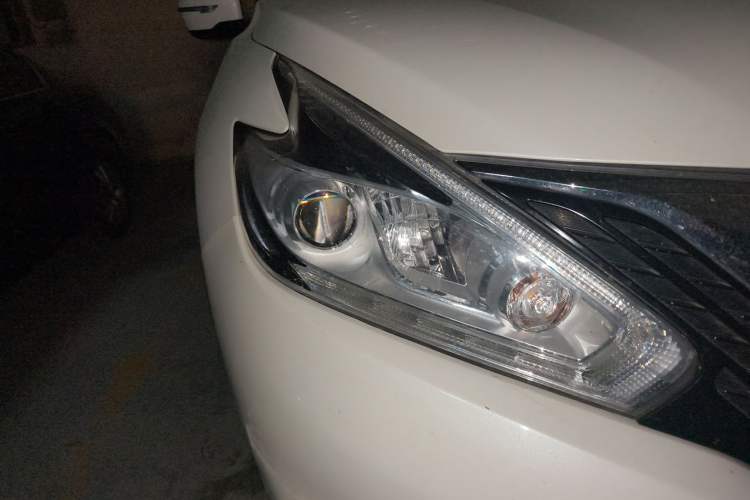 Used Nissan Murano 2017 2.5L XL Two-Wheel Drive Smart Edition Right Front Headlight