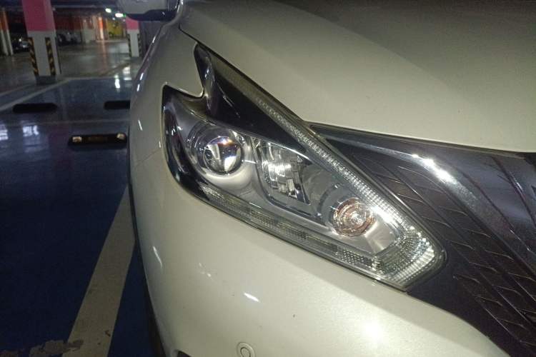 Used Nissan Murano 2017 2.5L XL Two-Wheel Drive Smart Edition Right Front Headlight