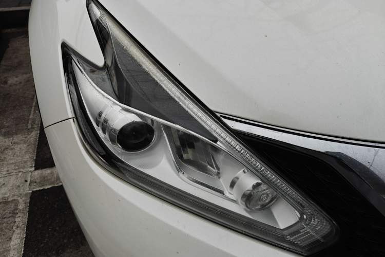 Used Nissan Murano 2017 2.5L XL Two-Wheel Drive Smart Edition Right Front Headlight