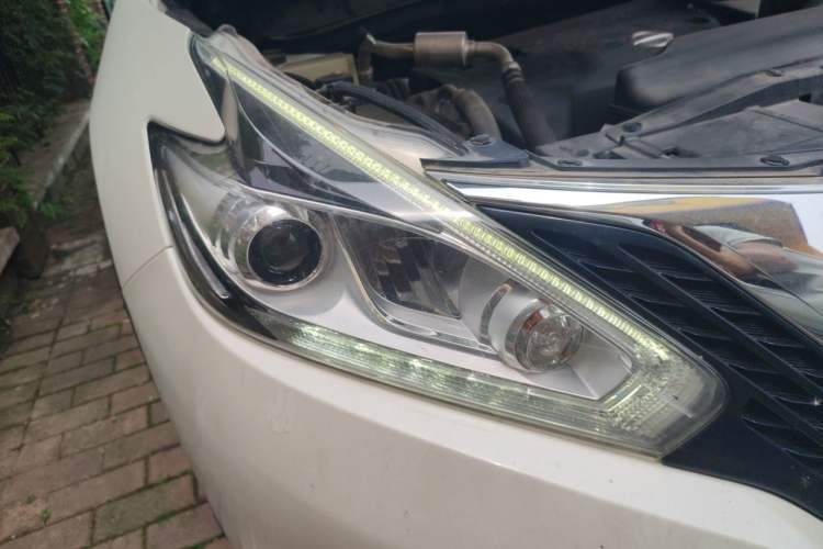 Used Nissan Murano 2017 2.5L XL Two-Wheel Drive Smart Edition Right Front Headlight