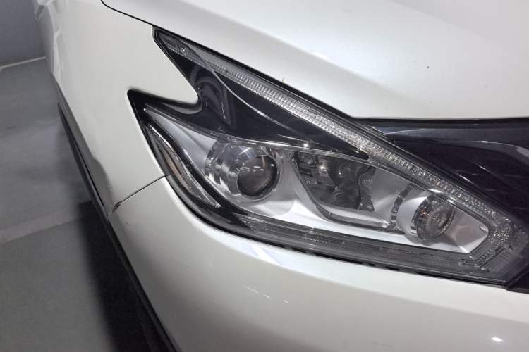 Used Nissan Murano 2017 2.5L XE Two-Wheel Drive Elite Edition Right Front Headlight