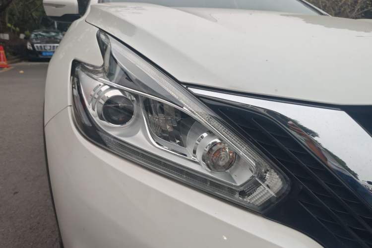 Used Nissan Murano 2017 2.5L XL Two-Wheel Drive Smart Edition Right Front Headlight