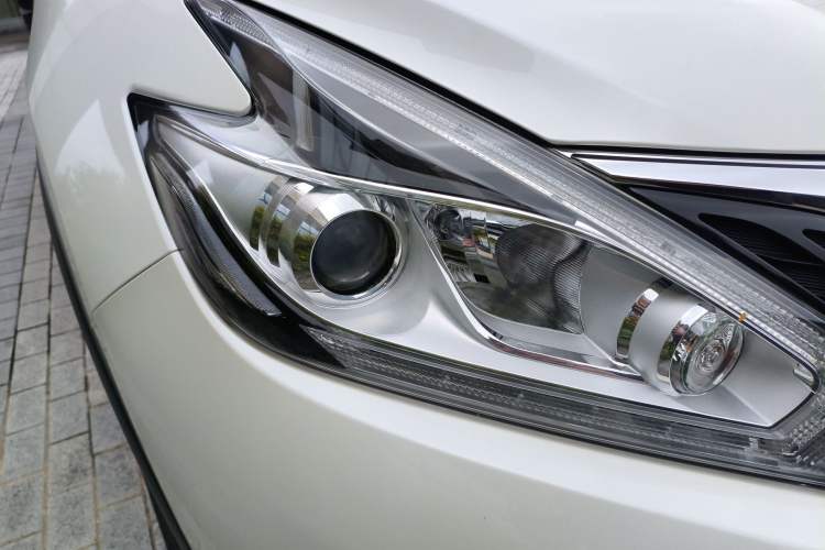Used Nissan Murano 2017 2.5L XE Two-Wheel Drive Elite Edition Right Front Headlight