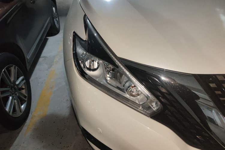 Used Nissan Murano 2017 2.5L XL Two-Wheel Drive Smart Edition Right Front Headlight
