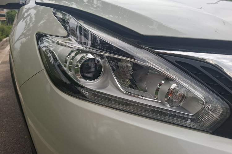 Used Nissan Murano 2017 2.5L XL Two-Wheel Drive Smart Edition Right Front Headlight