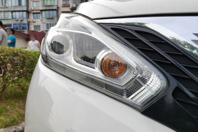 Used Nissan Murano 2017 2.5L XL Two-Wheel Drive Smart Edition Right Front Headlight