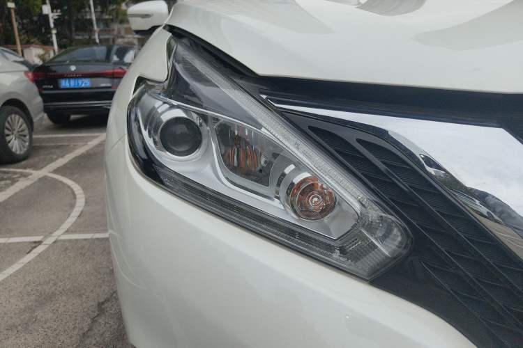 Used Nissan Murano 2017 2.5L XE Two-Wheel Drive Elite Edition Right Front Headlight