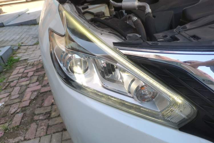Used Nissan Murano 2017 2.5L XL Two-Wheel Drive Smart Edition Right Front Headlight